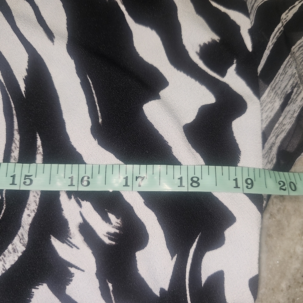 7th Avenue Design Studio Zebra Print Flutter Sleeve Blouse Size L - Picture 7 of 9